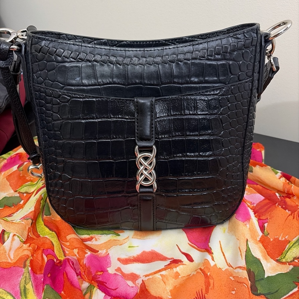 Elegant Black Croc-Embossed Shoulder Bag